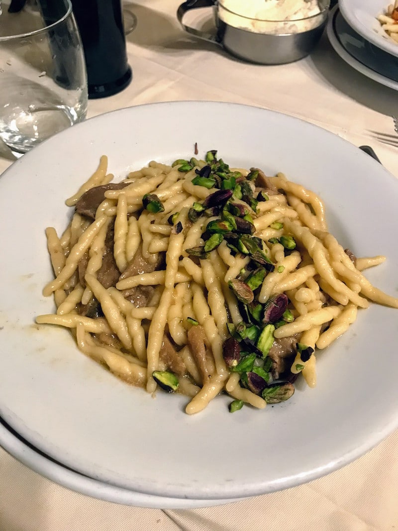 Really nice lunch at Majore in the mountain village Chiaramonte Gulfi - Trofie with local porcini and pistacchio de Bronte