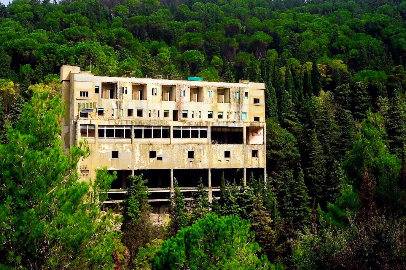 Abandoned hotel on the way from Chiaramonte to Ragusa